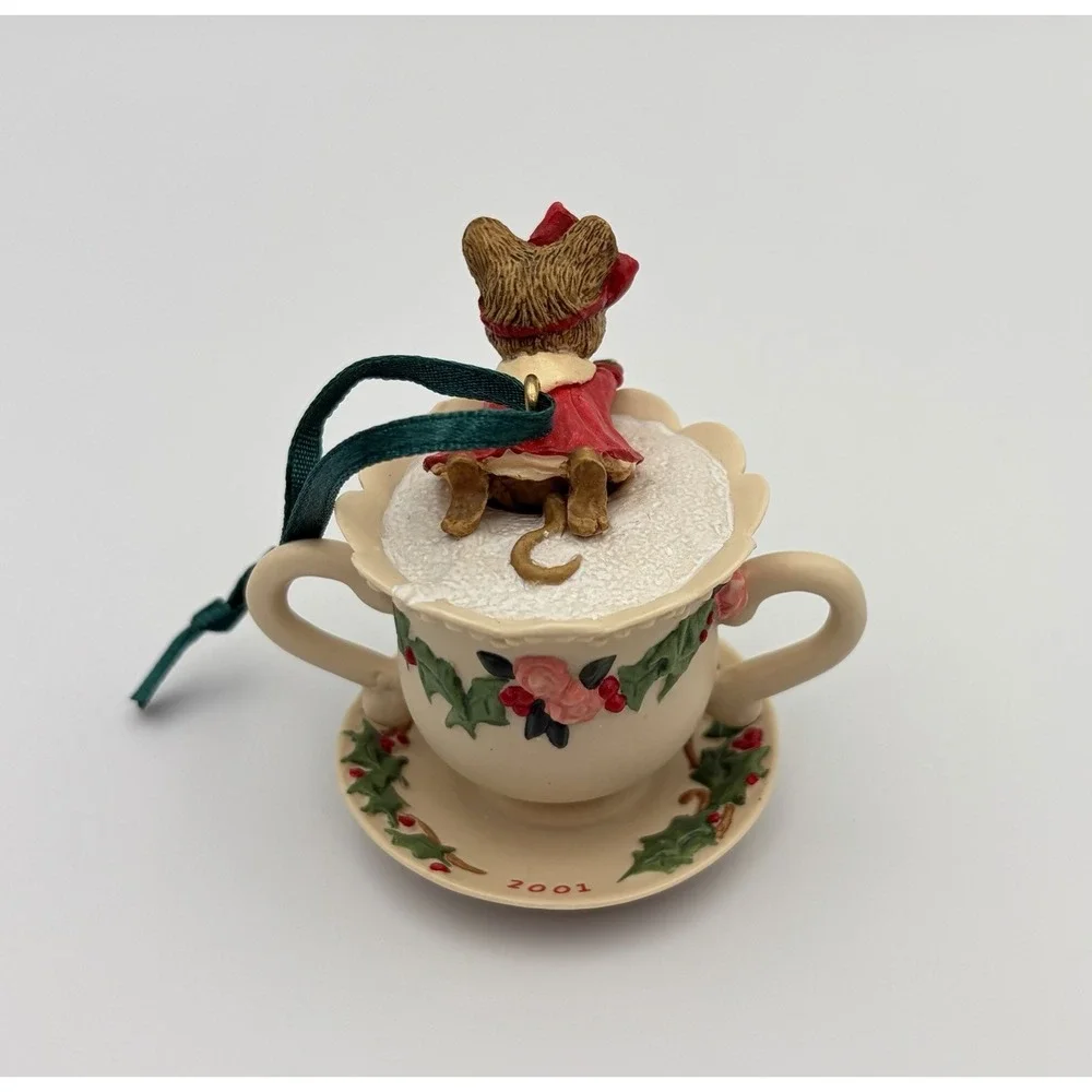 Hallmark Keepsake Ornament Grandmother Mouse Teacup Porcelain 2001 Vintage New